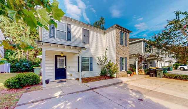 Charming townhome with tree-lined deck, pool and dock access, & updated interior
