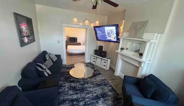 Charming townhome with WiFi and AC in lovely St. Louis