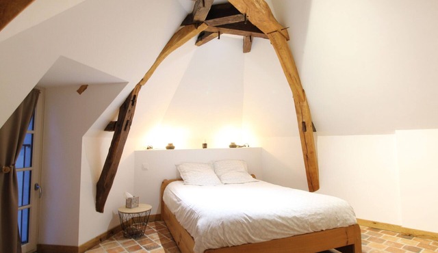 Charming Townhouse Near Zoo de la Flèche - Family-Friendly with Terrace & Parking