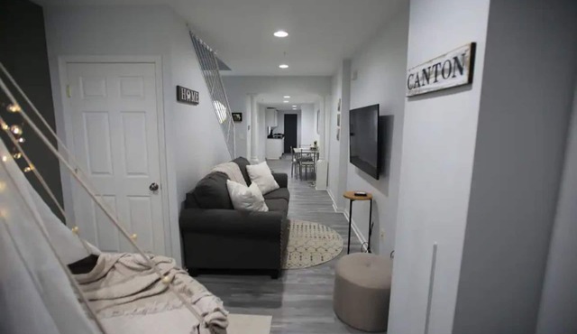 Charming Townhouse in Baltimore City NO PET FEE