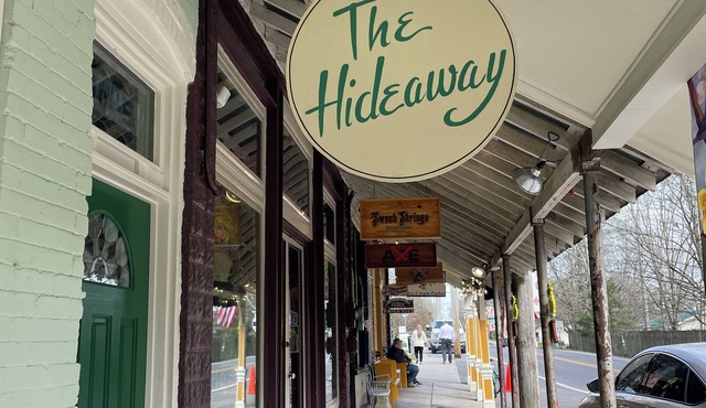 Charming townhouse in the heart of downtown Bell Buckle - The Hideaway