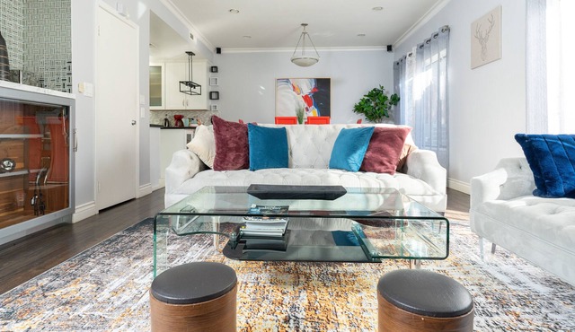 Charming Townhouse in an Upscale Neighborhood