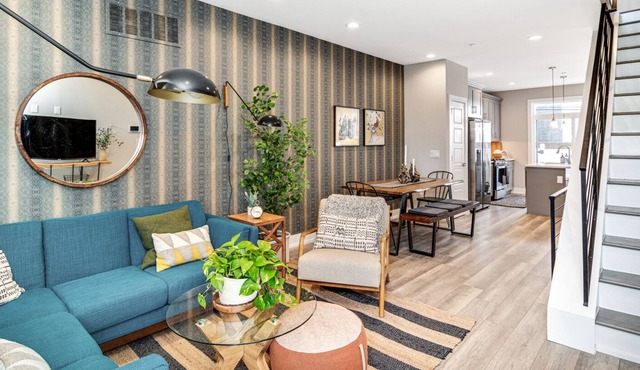 Charming Townhouse w/ Roofdeck -4B/3B - Sleeps 11!