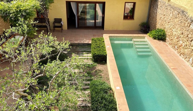 Charming townhouse with private pool close to Barcelona
