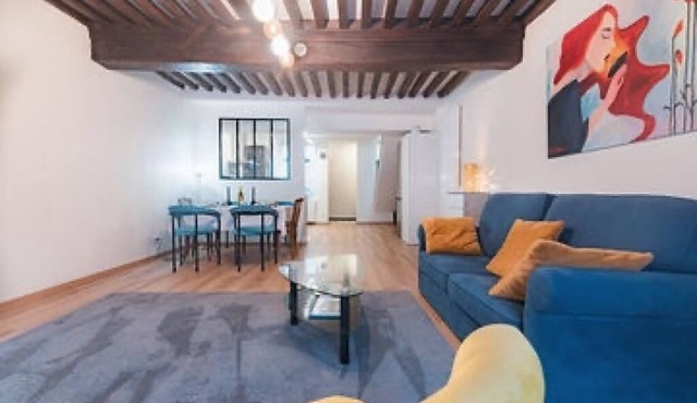 Charming townhouse with a covered and furnished interior patio