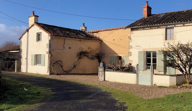 Charming Traditional Country Cottage, large private garden, modern amenities.