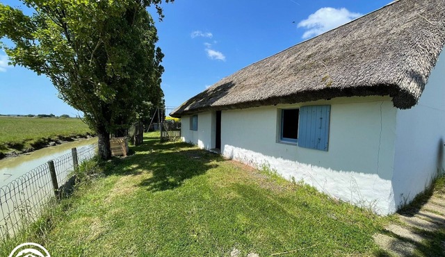 Charming traditional cottage in the Breton Marsh