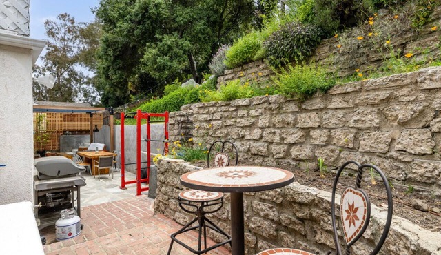 Charming Traditional Westwood 3BR*Pool*BBQ*Patio