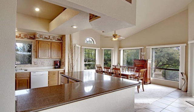 Charming, tranquil 3-bedroom house in Rio Verde with a community pool and gym