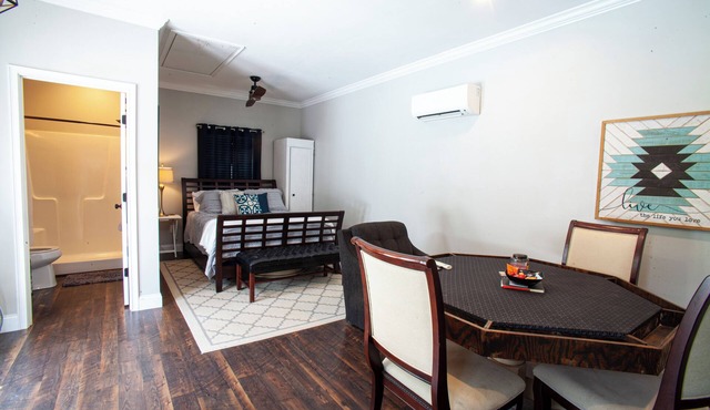 Charming, tranquil studio with AC in Leesburg