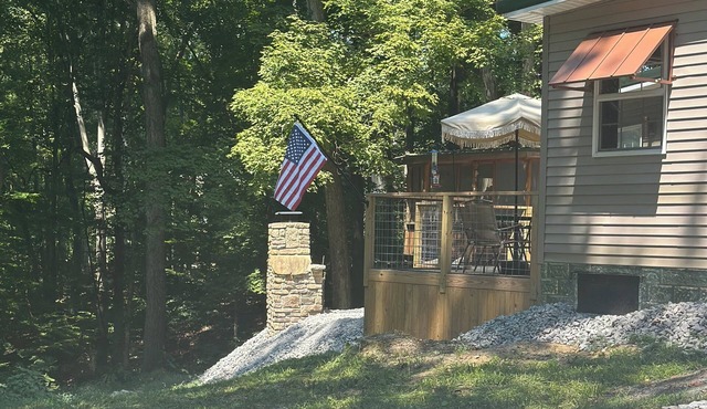 Charming Treehouse Haven located near Lake Barkley. Close to Turkey Bay & ramp