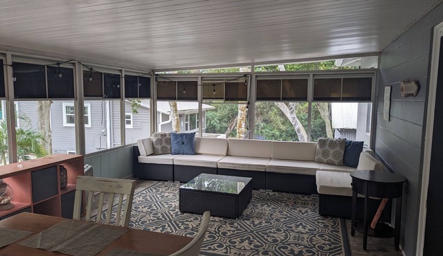 Charming, treetop Indian River Hideaway