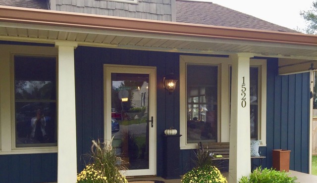 Charming, trendy home in quaint downtown historic district of Cleveland