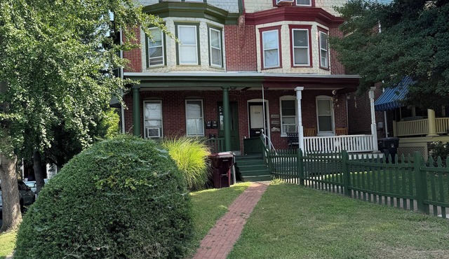 Charming Trolley Square 1-bedroom apartment