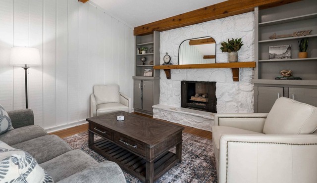 Charming Tudor Near Notre Dame - Granger Retreat