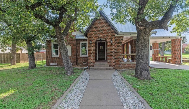 Charming, Tudor Style Home Newly Renovated!