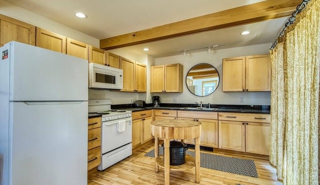 Charming Two Bedroom Apt in Coastal Village