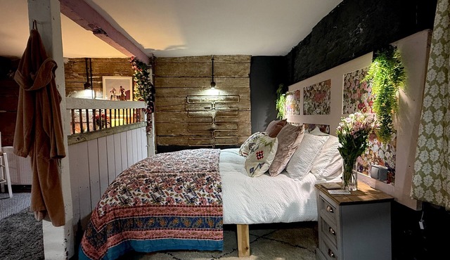 Charming two-bedroom apartment, Tavistock