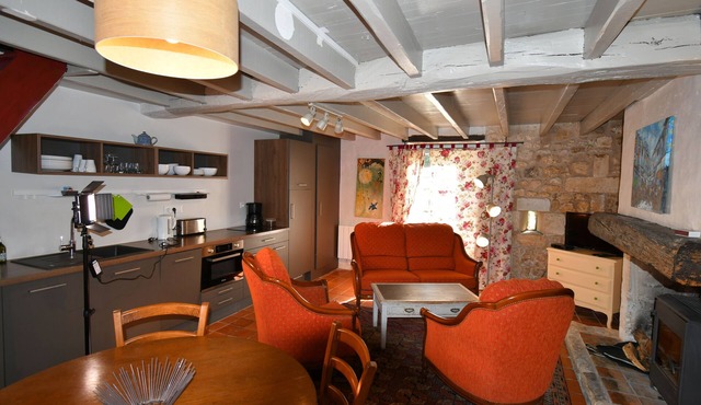 Charming two-bedroom self-catered cottage with steep staircase. Shared pool.