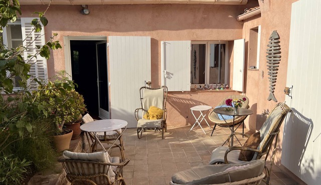 Charming typical villa, 95 m2, inside flowered garden, 3 terraces, climatisatio.