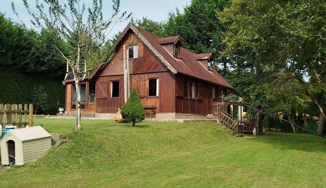 Charming Tyrolean cottage with private pool and mountain views nearby