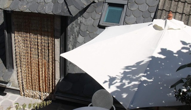 Charming unclassified studio equivalent to ★ ★. Capacity: 2 people