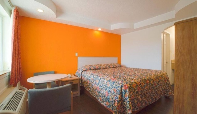 Charming Unit by USS Lexington – Pets Welcome + Free Parking