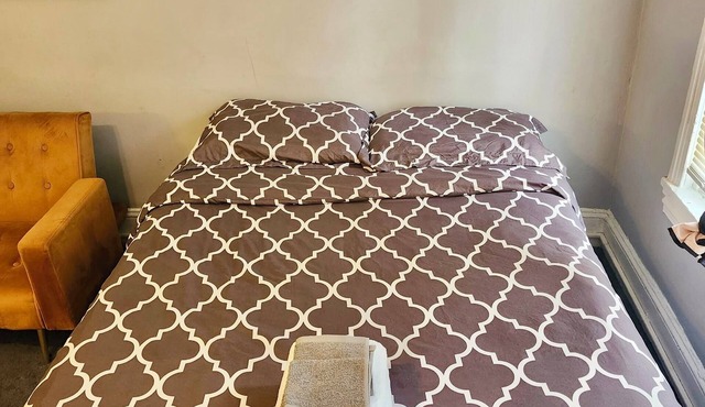 Charming University City Studio Retreat: Modern Comforts in Historic Walnut Hill