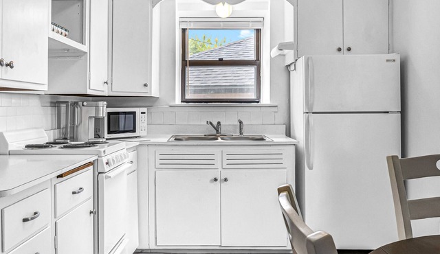 Charming/Updated 1BR Apt/Walk to All/Festivals