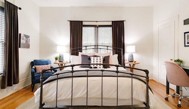 Charming Updated Loft with KING BED!