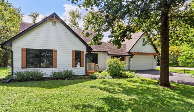 Charming Lake Geneva Getaway 4/2 with Hot Tub