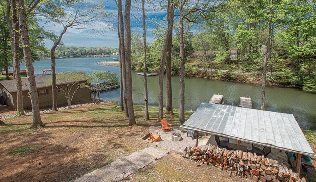 Charming Lake Front Home - Pet Friendly