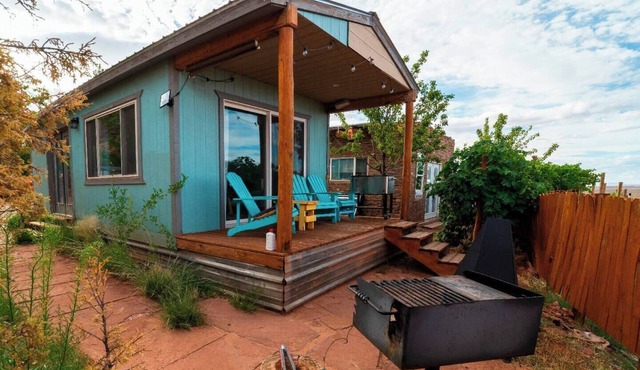 Charming Turquoise Cabin in Monument Valley