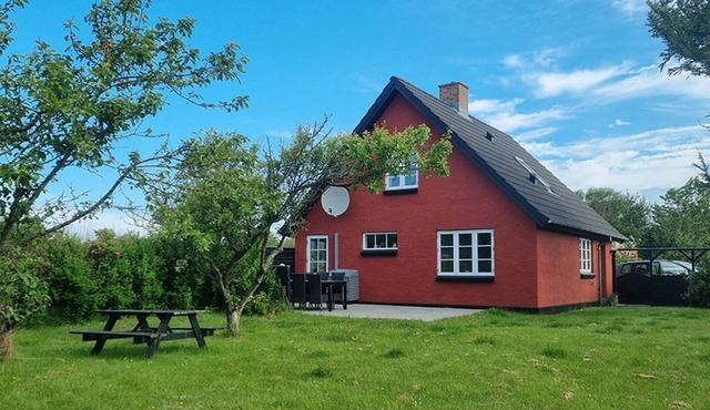 Charming vacation home with 3 bedrooms, 2 bathrooms and oven