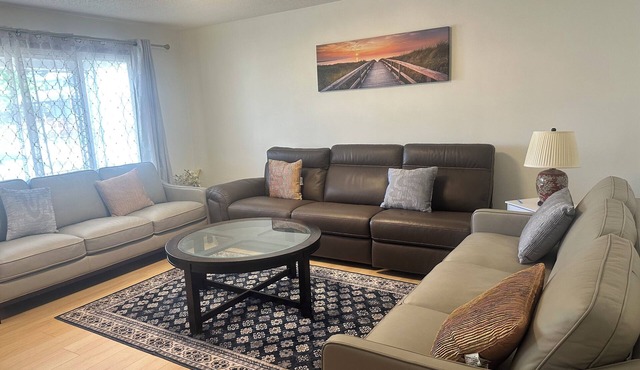 Charming Vacation Home Near Niagara Falls & Highmark Stadium