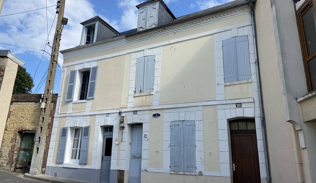 Charming Valentine fisherman's cottage, town center, close to train station and beach