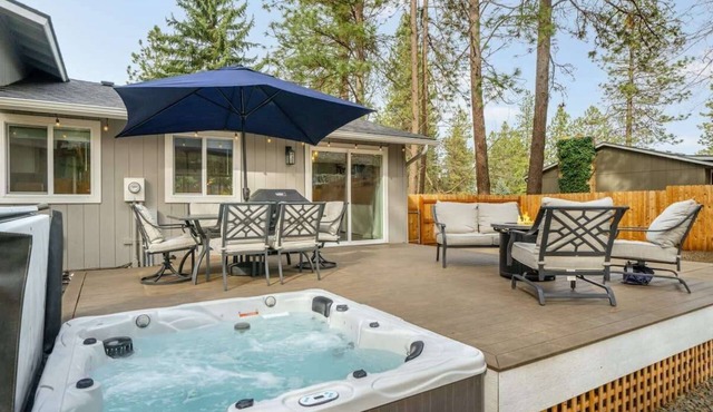 Charming Valley Home I Hot Tub Getaway