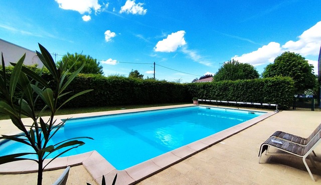 Charming Vendée gîte - L'Eglantine Heated pool in season!