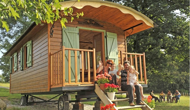 "Charming" Venetian caravan in Creuse on an estate with castle and pond