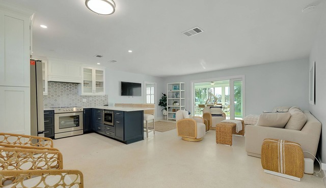 Charming Venice Island Condo