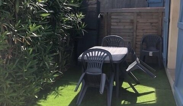 Charming villa 200 metres from the sea with shared swimming pool