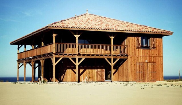 Charming villa, exceptional location on the dune overlooking the ocean.