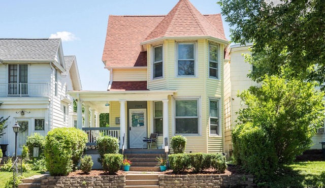 Charming Victorian 2 min downtown, close to Palmer