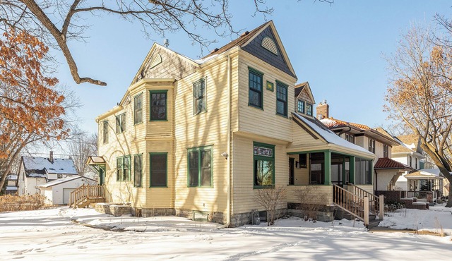 Charming Victorian 5-bedroom house -fully updated- in marvelous Saint Paul
