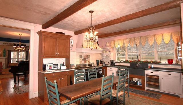 Charming Victorian Farm house with large eat in kitchen in Historic Glen Ellyn.