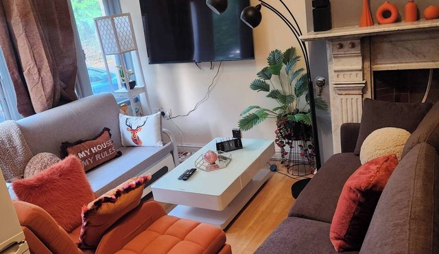 Charming Victorian Apartment in Central Wolverhampton