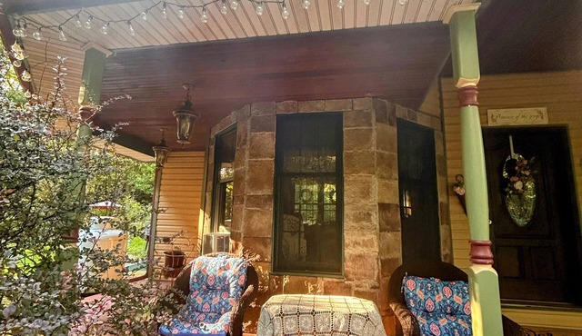 Charming Victorian in Jim Thorpe, Hot Tub, Pool, Secluded Beauty