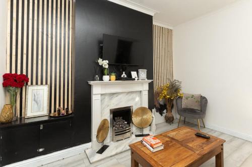 Charming Victorian Retreat 4BR House in Central Manchester