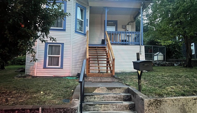 Charming Victorian style, updated 2-bedroom house with AC in charming Dunsmuir