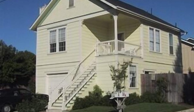 Charming Victorian - walking distance to town.